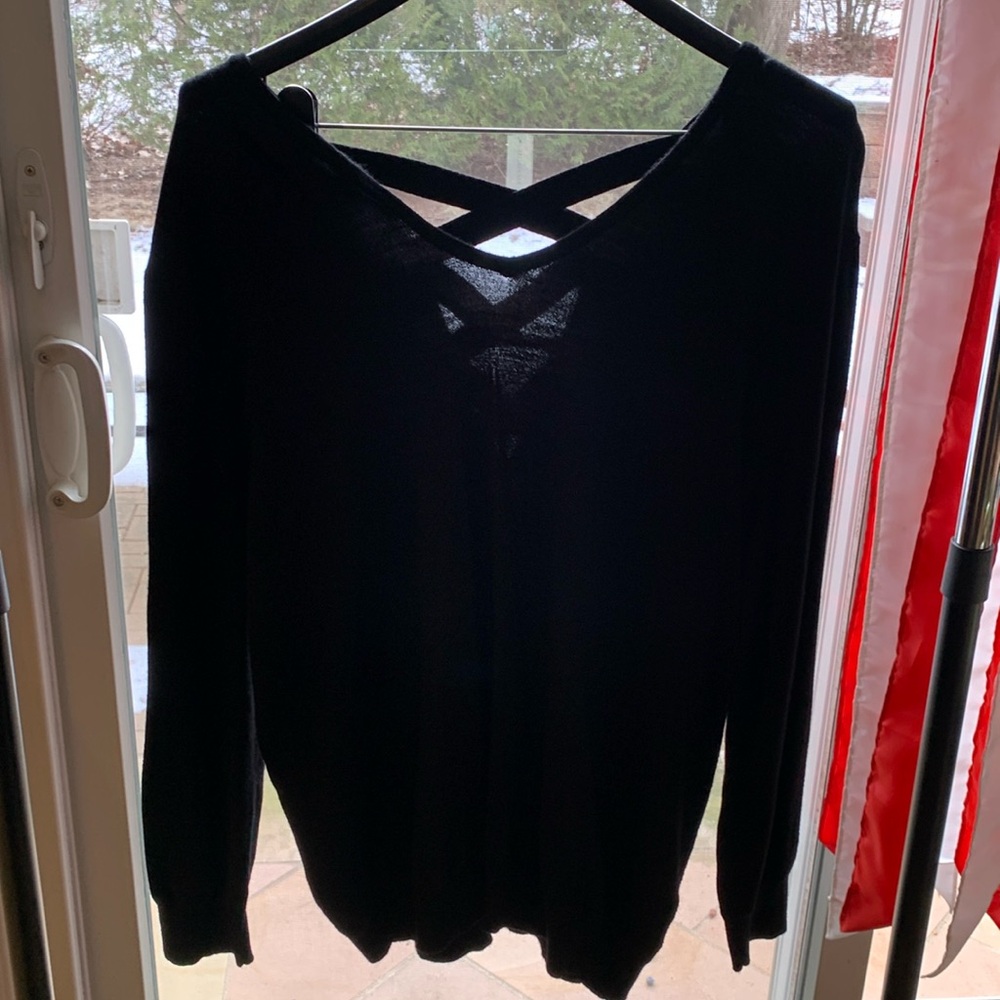Love Ellie Mia Back Detail Pullover. Black 1X 22in bust. 27in collar to bot.